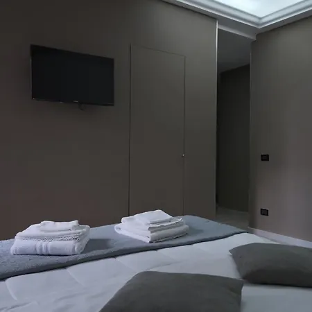 Royalty Rooms & Spa-3