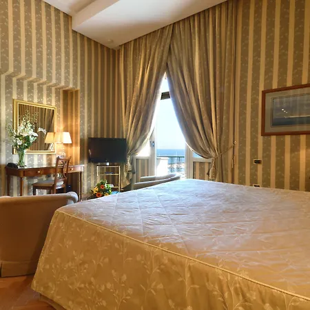 Grand Hotel Vesuvio-2